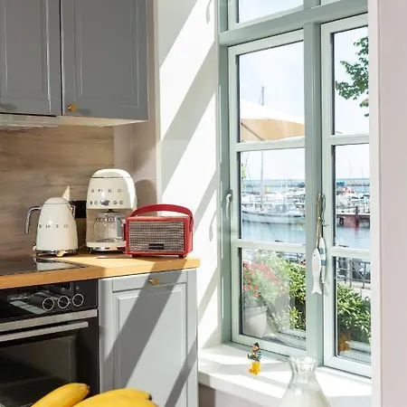 Kapitaenshaus In Wasserlage! Traumapartments Warnemuende