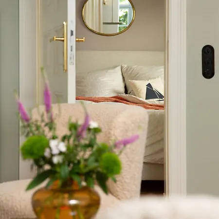 Kapitaenshaus In Wasserlage! Traumapartments Warnemuende