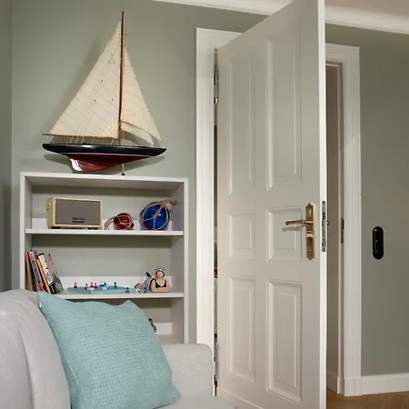 Kapitaenshaus In Wasserlage! Traumapartments Warnemuende Apartman