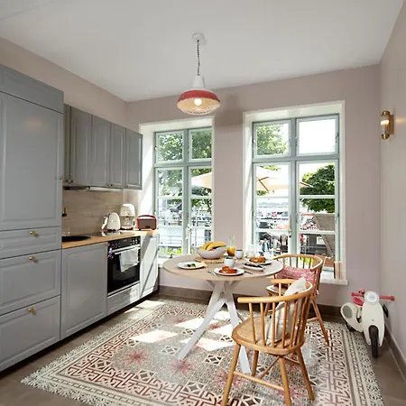 Kapitaenshaus In Wasserlage! Traumapartments Warnemuende Rostock